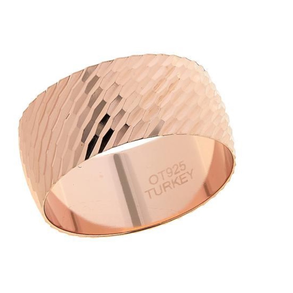 NWT Rose 925 band-style ring- diamond-cut design